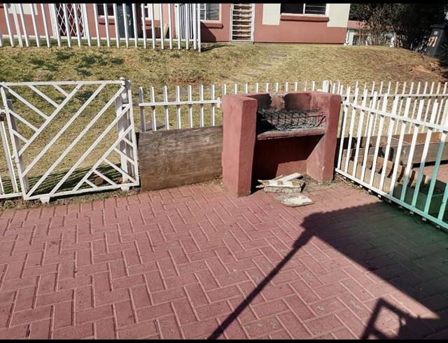 2 BEDROOM TOWNHOUSE FOR SALE IN RIDGEWAY